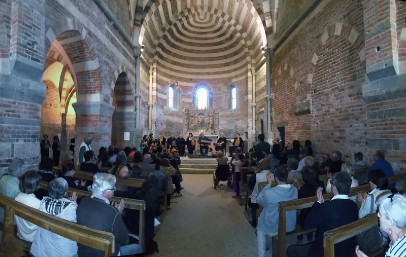 Concerto del Gruppo di Musica Antica La Ghironda di Asti su "La Passione di Gesù Cristo e la Primavera degli uomini", brani sacri tratti dal Laudario di Cortona e canti profani di Autori anonimi del XIII secolo presso la Canonica di Santa Maria di Vezzolano, sabato 26 aprile 2014.