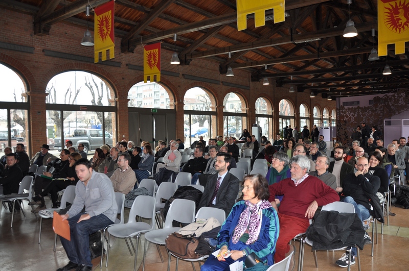 Veduta del folto ed attento pubblico presente al Convegno nella bella Sala del Foro Boario di Nizza Monferrato.