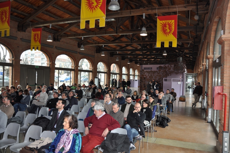 Veduta del folto ed attento pubblico presente al Convegno nella bella Sala del Foro Boario di Nizza Monferrato.
