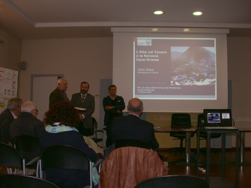 Introduzione da parte del Prof. Valerio Di Battista, Presidente dell Osservatorio del Paesaggio per il Monferrato Casale [Foto di Silvio Garlasco].