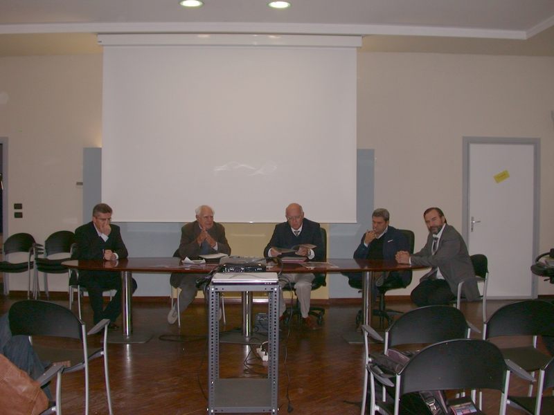 Tavola rotonda sul tema del riuso/rivitalizzazione delle ferrovie storiche da parte di Dr. Roberto Rovelli, Associazione Italiana Greenways, Prof. Valerio Di Battista, Presidente dell Osservatorio del Paesaggio per il Monferrato Casale, Prof. Alessandro Toccolini, Università degli Studi di Milano, Prof. Carlo Tosco, Politecnico di Torino, e Prof. Marco De Vecchi, Corso di laurea magistrale interateneo in Progettazione delle aree verdi e del paesaggio [Foto di Silvio Garlasco].