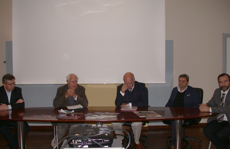 Tavola rotonda sul tema del riuso/rivitalizzazione delle ferrovie storiche da parte di Dr. Roberto Rovelli, Associazione Italiana Greenways, Prof. Valerio Di Battista, Presidente dell Osservatorio del Paesaggio per il Monferrato Casale, Prof. Alessandro Toccolini, Università degli Studi di Milano, Prof. Carlo Tosco, Politecnico di Torino, e Prof. Marco De Vecchi, Corso di laurea magistrale interateneo in Progettazione delle aree verdi e del paesaggio [Foto di Silvio Garlasco].