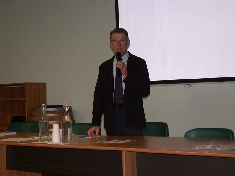 Intervento di Vincenzo Gerbi, Università di Torino - Scienze tecnologie alimentari, su "I vini locali e il loro abbinamento con i prodotti del territorio".