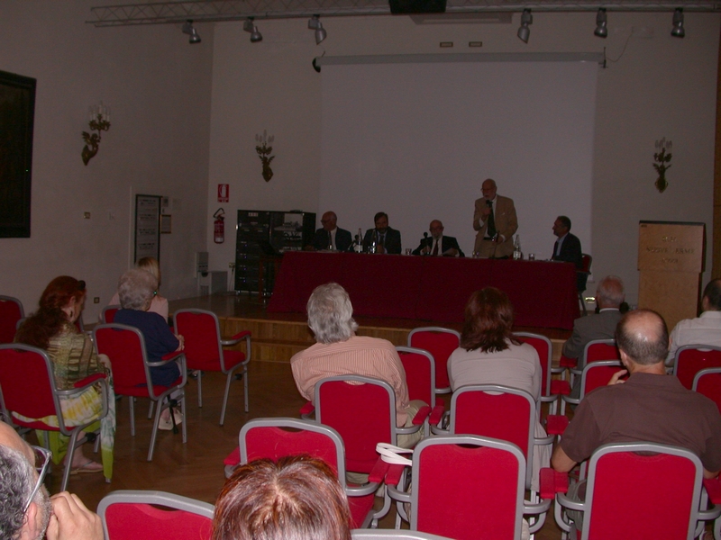 Introduzione al Convegno su "Guglielmo VII Signore di Acqui un Marchese di Monferrato testimonial UNESCO" da parte del Moderatore, Dott.  Lionello Archetti Maestri di Italia Nostra Acqui [Foto di Massimo Carcione].