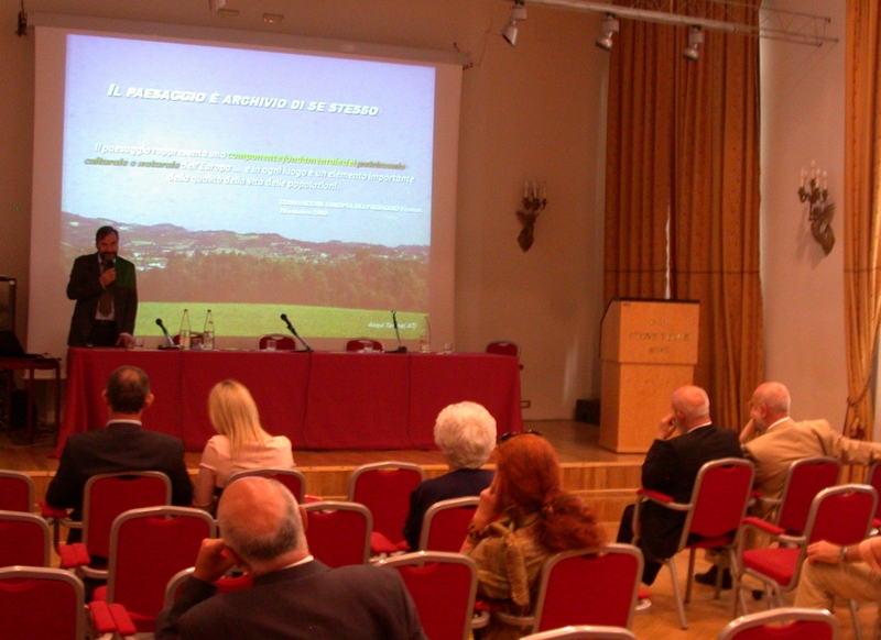 Relazione del Prof. Marco Devecchi (Osservatorio del Paesaggio per il Monferrato e l Astigiano) su "Il paesaggio storico dell Acquese: un opportunità da valorizzare" [Foto di Massimo Carcione].