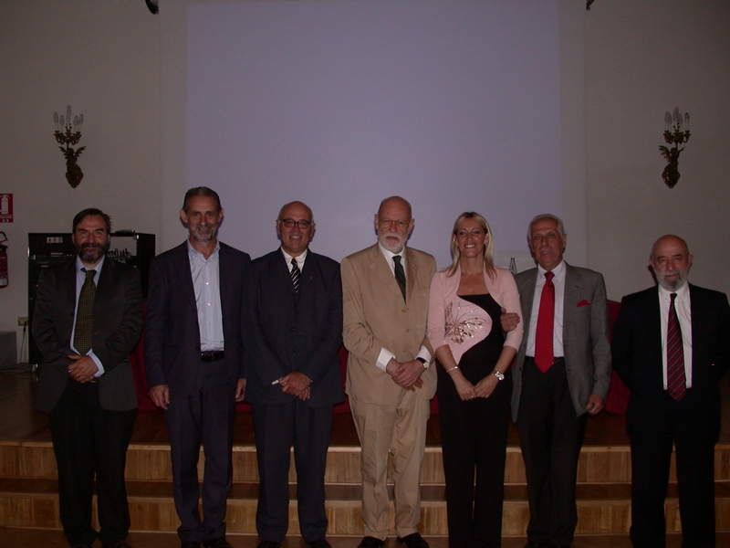 Foto ricordo al termine del Convegno: da (sx): Prof. Marco Devecchi (Presidente dell Osservatorio del Paesaggio per il Monferrato e l Astigiano), Dott. Gianfranco Comaschi (Presidente, Associazione per il Patrimonio dei paesaggi vitivinicoli di Langhe-Roero e Monferrato), Dott. Roberto Maestri (Presidente del Circolo Culturale I Marchesi del Monferrato), Dott.  Lionello Archetti Maestri (Italia Nostra Acqui), Dott.ssa Franca Roso (Vice Sindaco di Acqui Terme), Senatore Adriano Icardi e Prof. Angelo Arata  (Istituto Internazionale di Studi Liguri - Sezione Statiella).