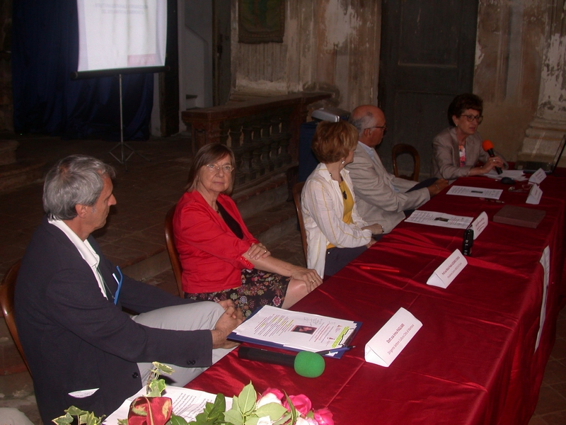Relazione di Irma Pagliari (Dirigente Settore Cultura, Turismo e Promozione Città di Mantova) "Il legame culturale tra le realtà UNESCO dei Marchesi di Monferrato e dei Gonzaga di Mantova". Al Tavolo dei relatori da (sx): Dott. Francesco Marengo (Consigliere della Provincia di Asti), Prof.ssa Maria Paola Azzario Chiesa (Presidente del Centro UNESCO di Torino), Avv. Maria Rita Mottola (Presidente del Centro studi sul Paesaggio culturale del Monferrato), Dott. Roberto Maestri (Presidente del Circolo culturale I Marchesi di Monferrato) e Dott.ssa Irma Pagliari (Comune di Mantova).