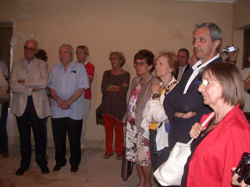 Pubblico partecipante alla cerimonia di INTITOLAZIONE della Sala comunale dell ex Asilo infantile "REGINA ELENA", attualmente adibito alla celebrazione dei matrimoni, a GUGLIELMO VII Gran Marchese di Monferrato - "Ambasciatore dei paesaggi vitivinicoli UNESCO del Monferrato".