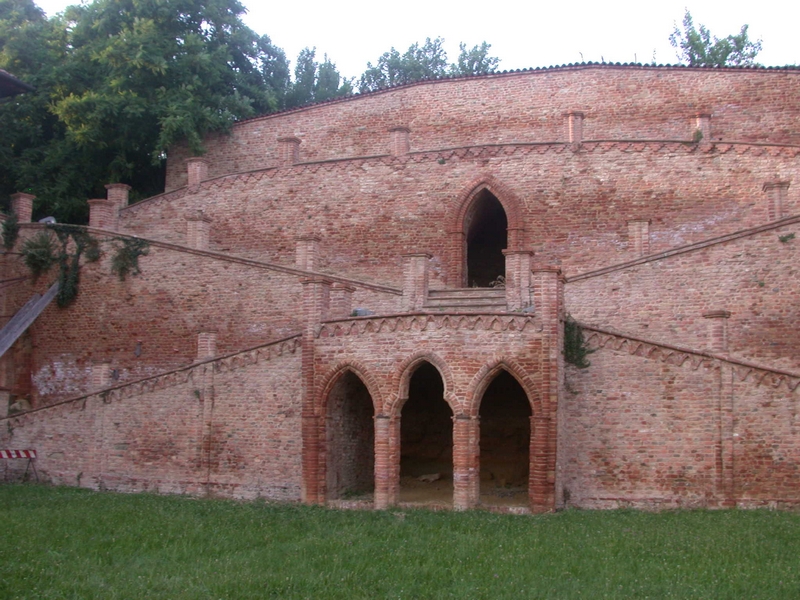  Veduta della bellissima corte interna dell ex Asilo infantile "REGINA ELENA", attualmente adibito alla celebrazione dei matrimoni del Comune di Castagnole Monferrato.
