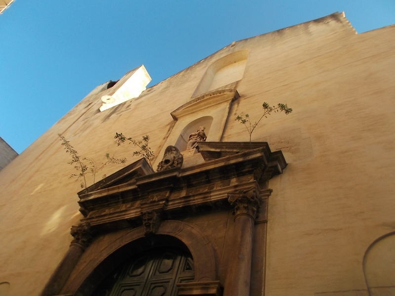 Veduta della facciata della straordinaria Chiesa di San Pietro a Trapani.