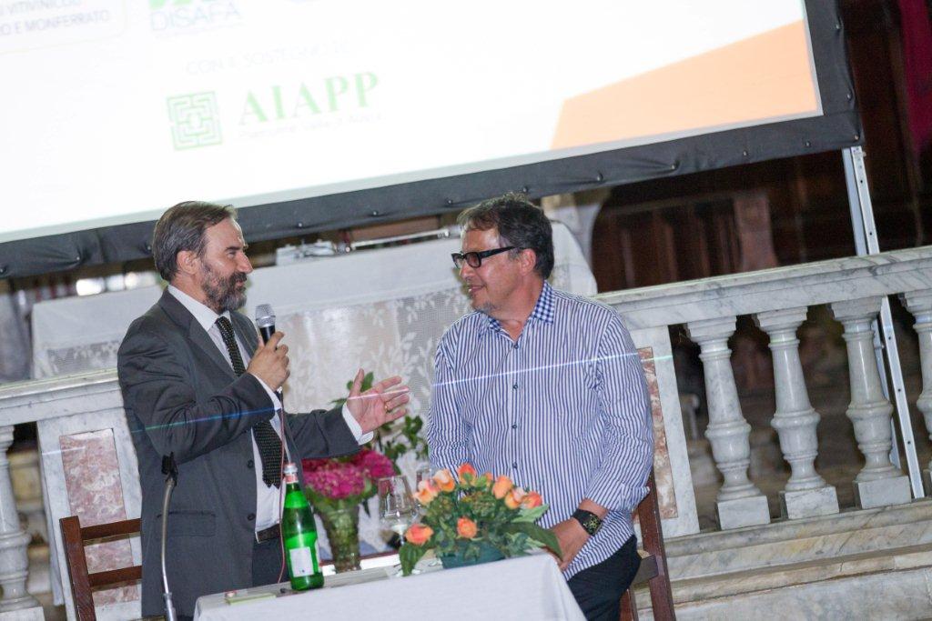 Presentazione da parte del Prof. Marco Devecchi (Docente presso il Dipartimento di Scienze agrarie, forestali e alimentari dell Università degli Studi di Torino) dell artista Raymundo Sesma [Foto di Omar Pistamiglio].