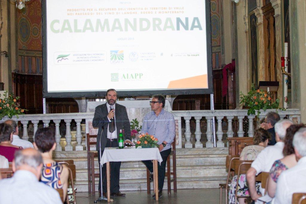 Presentazione da parte del Prof. Marco Devecchi (Docente presso il Dipartimento di Scienze agrarie, forestali e alimentari dell Università degli Studi di Torino) dell artista Raymundo Sesma [Foto di Omar Pistamiglio].