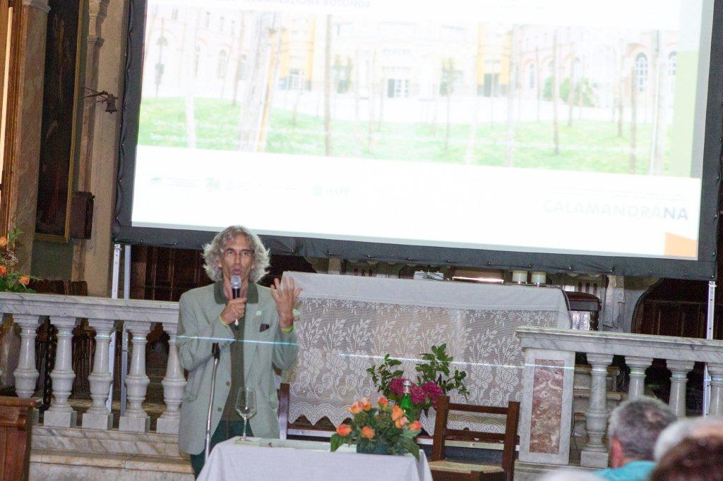 Relazione dell Arch. Ferruccio Capitani (Architetto del Paesaggio e Consigliere AIAPP Sez. Piemonte e Valle d Aosta) [Foto di Mirella Zitti]. 