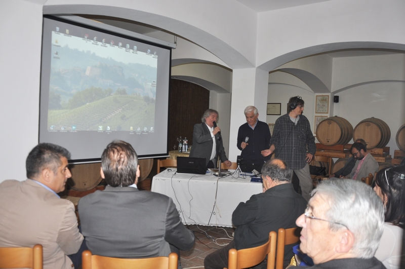 Avvio dei lavori del Convegno da parte del Moderatore, Vittorio Manganelli, già Direttore dell Università di Scienze gastronomiche di Pollenzo [Foto di Mirella Zitti].