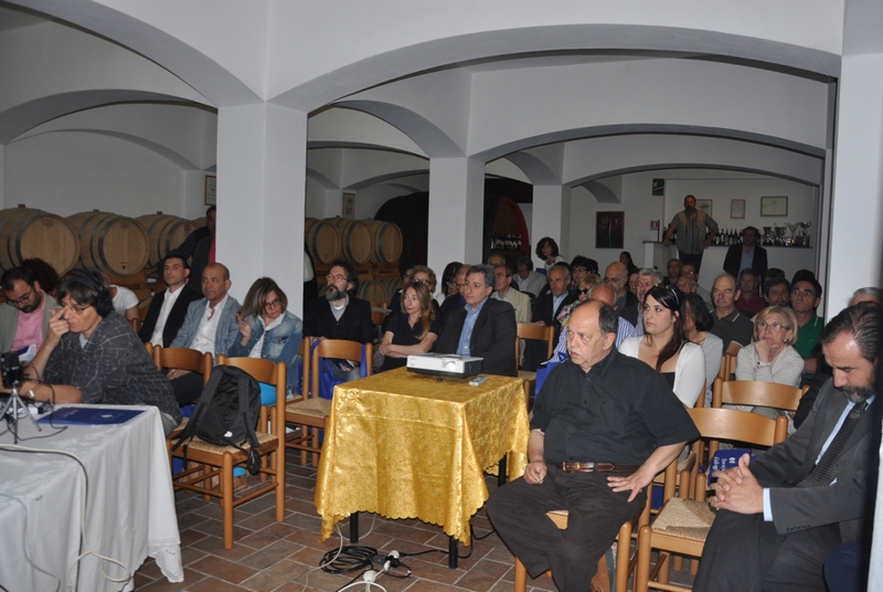 Veduta del folto ed interessato pubblico presente in sala [Foto di Mirella Zitti].