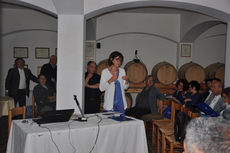 Relazione di Laura Marchisio, produttrice di miele e torrone, e Gianfranco Pozzi, Vicesindaco di Mombercelli, su "Miele e torrone tra attualità e tradizione" [Foto di Mirella Zitti].