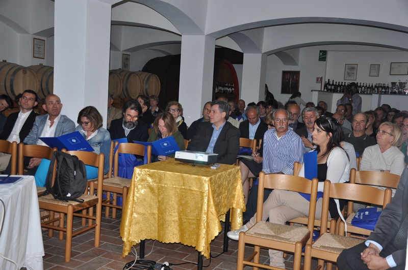 Veduta del folto ed interessato pubblico presente in sala [Foto di Mirella Zitti].