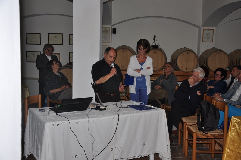 Relazione di Laura Marchisio, produttrice di miele e torrone, e Gianfranco Pozzi, Vicesindaco di Mombercelli, su "Miele e torrone tra attualità e tradizione" [Foto di Mirella Zitti].