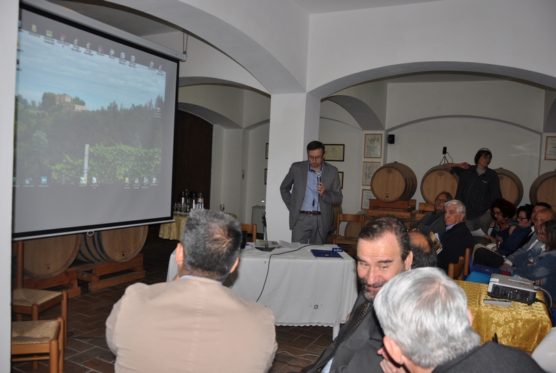 Relazione di Pietro Brillado, enologo della Cantina sociale di Mombercelli, su "Dalla valorizzazione del territorio alla riqualificazione dei gerbidi" [Foto di Mirella Zitti].