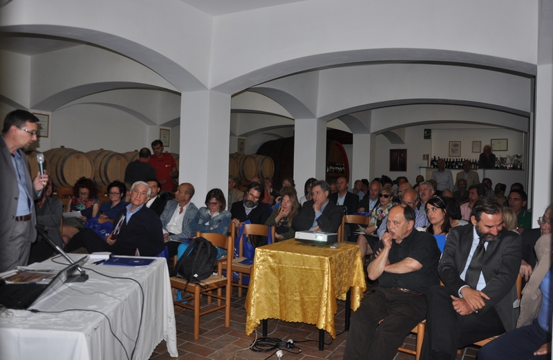 Relazione di Pietro Brillado, enologo della Cantina sociale di Mombercelli, su "Dalla valorizzazione del territorio alla riqualificazione dei gerbidi" [Foto di Mirella Zitti].