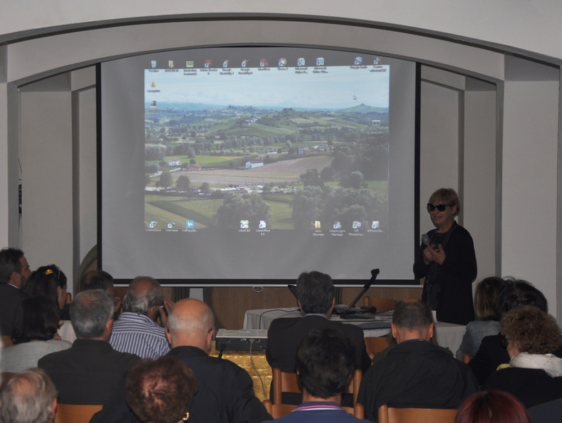 Relazione di Silvia Pincolini, Appartamenti e Bed & Breakfast I tre Torchi, su "Pregi e problemi turistici delle nostre colline" [Foto di Mirella Zitti].