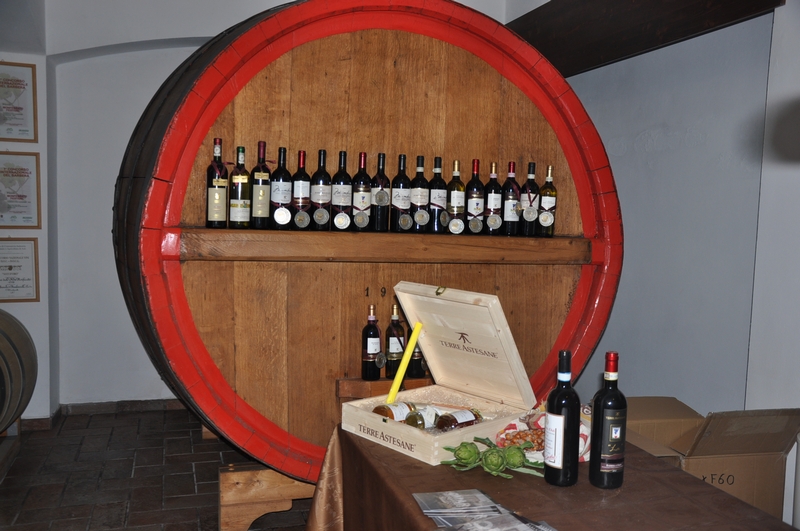 Vino della Valtiglione in esposizione [Foto di Mirella Zitti].