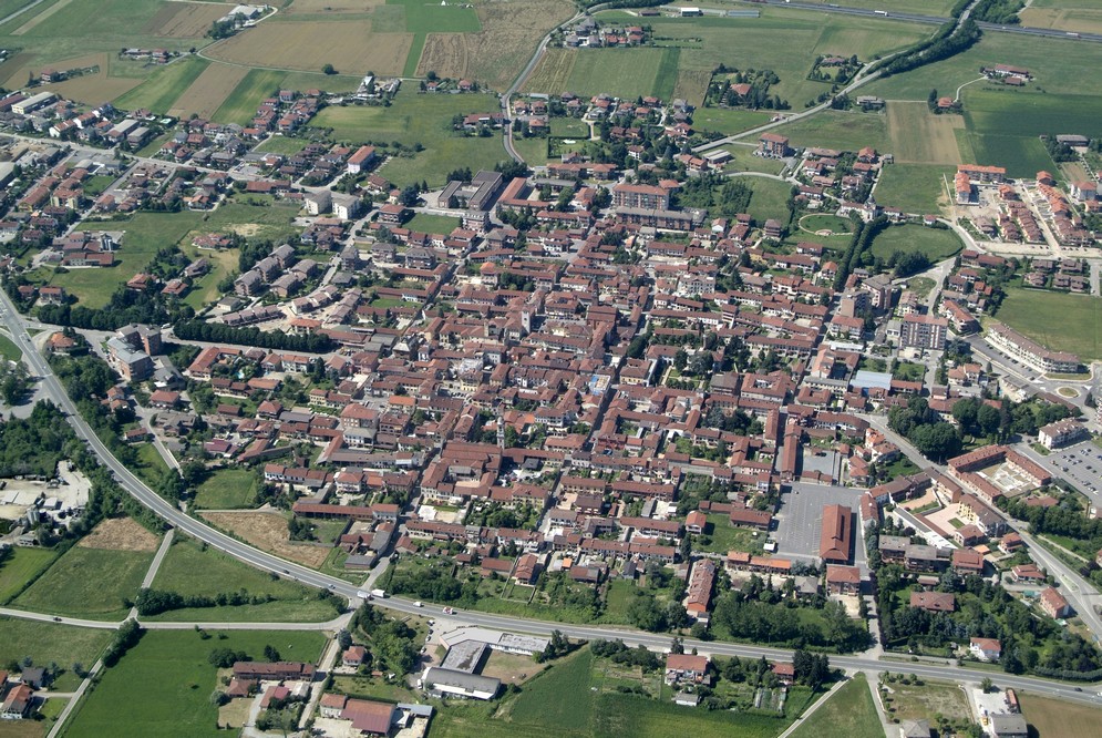 Veduta dall alto di Villanova d Asti e del paesaggio agrario circostante [Foto di Mark Cooper].