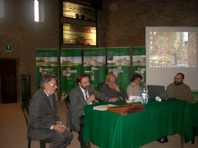 Riflessioni sulla custodia del creato da parte di del Prof. Marco Devecchi (Presidente dell Osservatorio del paesaggio per il Monferrato e l Astigiano). Al Tavolo dei relatori da (sx): Dott. Michelino Musso, Prof. Marco Devecchi, Dott. Beppe Rovera (Giornalista RAI), Prof.ssa Maria Pia Bussa, Docente di Fisica sperimentale dell Università di Torino e Dott. Alessandro Nicola [Foto di Mirella Zitti].