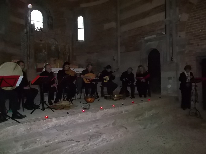 Musica antica de La Ghironda di Asti sul tema "Medioevo tra cielo e terra, spiritualità e natura", musiche e canti dei secoli XIII e XIV tratti dal Laudario di Cortona, dalle Cantigas de Santas Maria, dal Libre Vermell di Montserrat e da altre fonti medioevali.