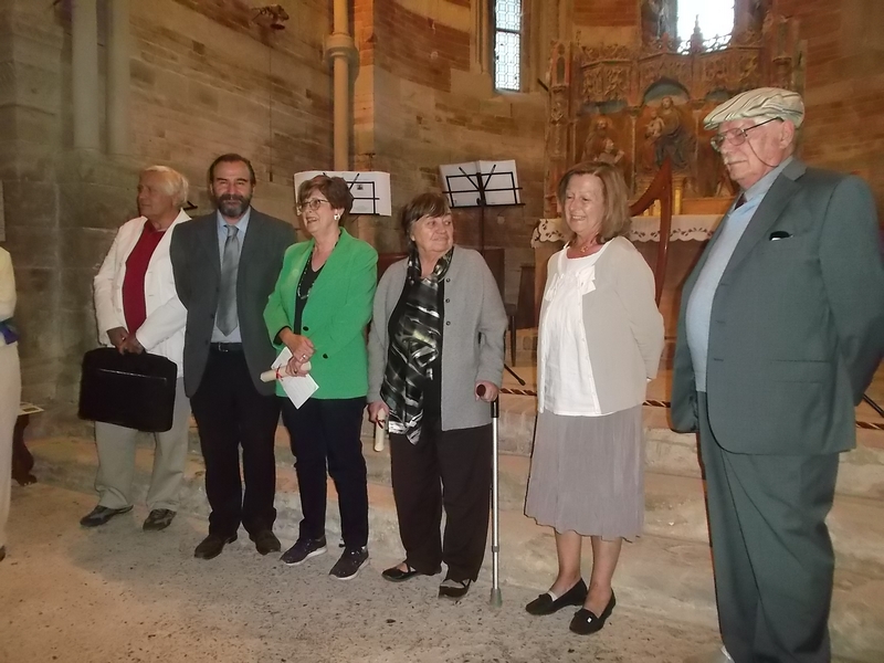  Consegna del Premio Alfiere del Paesaggio 2015 alla Dott.ssa Patrizia Gerbi Bordone alla memoria del Prof. Renato Bordone per aver attuato, nell ambito della attività  di studio a livello universitario la piena riscoperta delle chiese romaniche del Monferrato, riconsegnando ai visitatori italiani ed europei questo prezioso patrimonio di paesaggio culturale, pegno fecondo per le stagioni future.