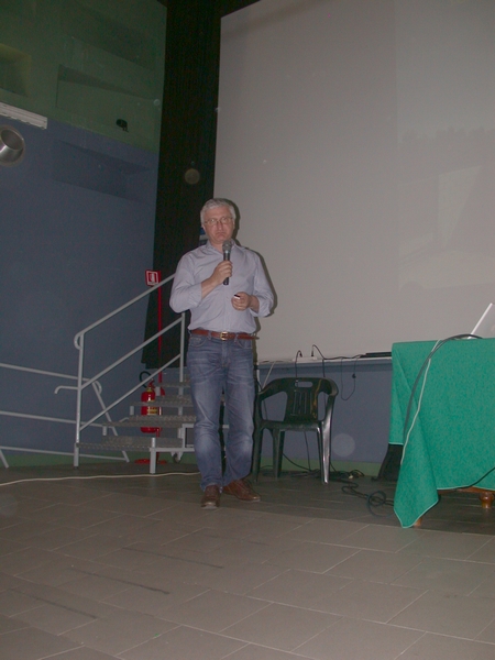 Relazione di Angelo Porta (Circolo Legambiente Valtriversa) sul tema del teleriscaldamento ad Asti [Foto di Sonia Vallocchia].