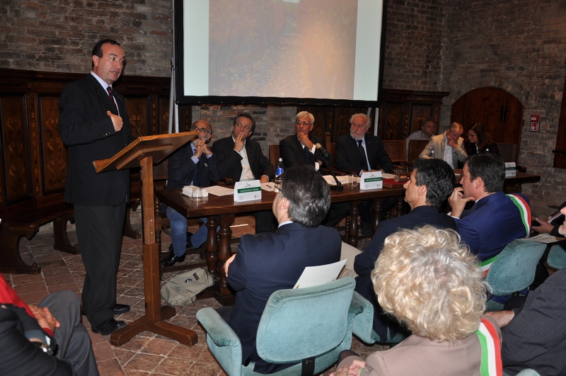 Intervento del Prof. G. Fide (Università di Mendoza), Presidente della Strada del vino di Mendoza[Foto di Franco Olivero].