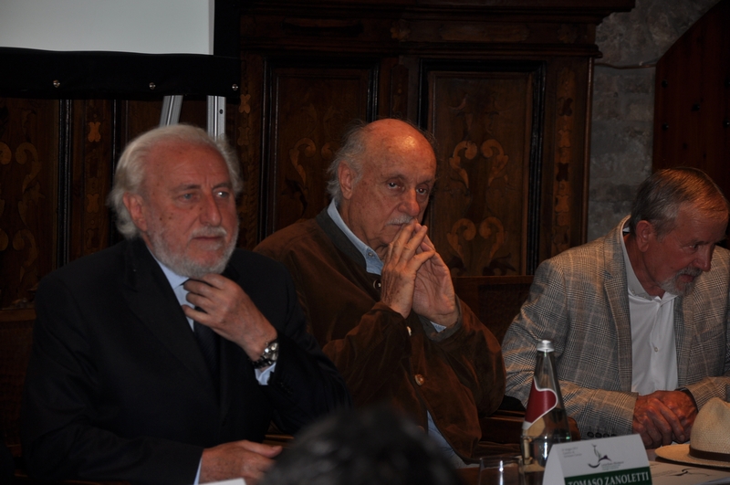 Al Tavolo dei relatori: Senatore Tomaso Zanoletti e Arch. Paolo Pejrone [Foto di Franco Olivero].