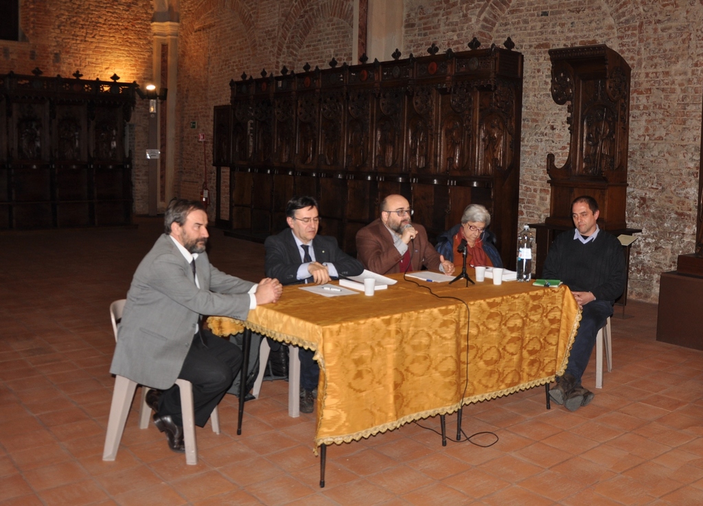 Avvio della Tavola rotonda da parte del Moderatore, Dott. Massimo Carcione con la partecipazione di Don Dino Barberis, della Prof.ssa Laurana Lajolo e del Prof. Marco Devecchi [Foto di Lorenzo Gallo].