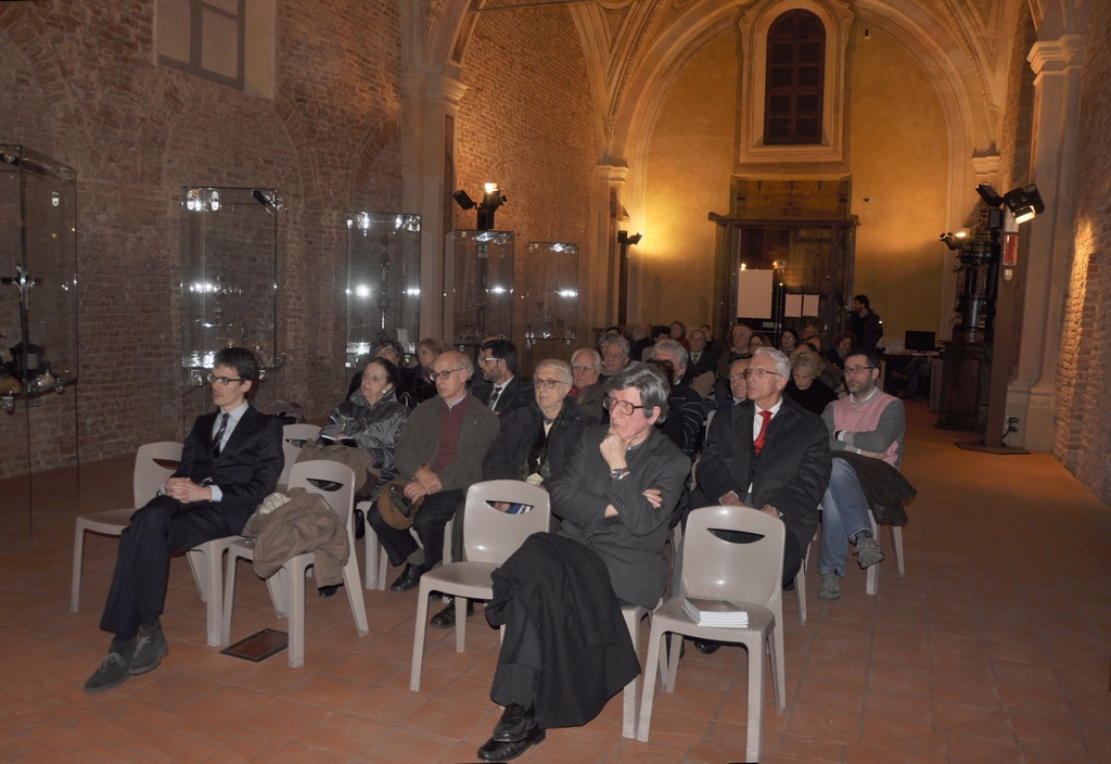Folto ed attento pubblico presente alla presentazione del libro presso lo Spazio San Giovanni di Asti [Foto di Lorenzo Gallo].
