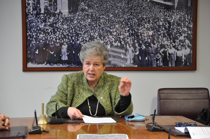 Illustrazione della procedura seguita per la gestione del patrimonio arboreo da parte della Consigliera Angela Quaglia con Delega alla viabilità della Provincia di Asti [Foto di Luca Battisti].