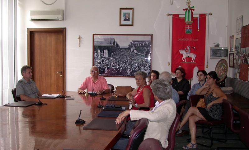 Riflessione introduttiva del Sindaco di Villafranca d Asti Guido Cavalla sul tema "Richiesta di tutela del viale alberato storico di Villafranca d Asti (Ex-SS 10 Padana inferiore) ai sensi della Legge 10 del 2013" [FOTO DI ANGELO PORTA].