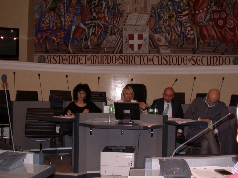 Tavolo dell ASP in occasione dell Audizione pubblica. Da (sx): Laura Nosenzo, Giovanna Beccuti (Presidente ASP), Paolo Golzio (Amministratore delegato ASP) e Marco Spriano (Direttore d Esercizio ASP).