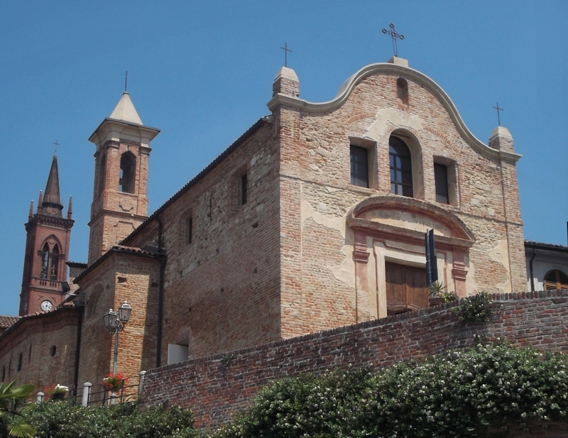 Veduta della facciata della pregevolissima Chiesa del Ponte a Fubine.