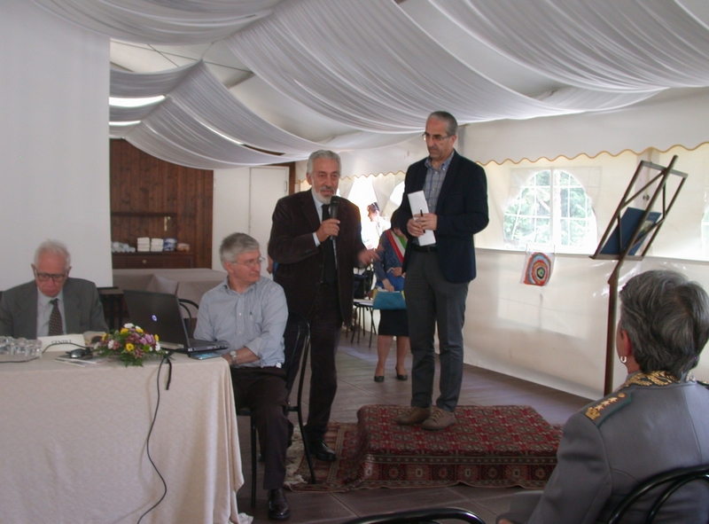 Presentazione da parte del Moderatore del Convegno, Avv. Emilio Lombardi, dell Assessore regionale all Urbanistica e al Paesaggio, Dott. Agr. Alberto Valmaggia [Foto di Francesco Leone Devecchi].