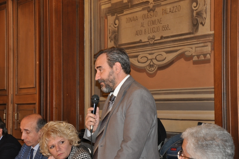 Avvio dei lavori del Convegno da parte del Prof. Marco Devecchi, Presidente dell Osservatorio del paesaggio per il Monferrato e l Astigiano [Foto di Francesco Leone Devecchi].