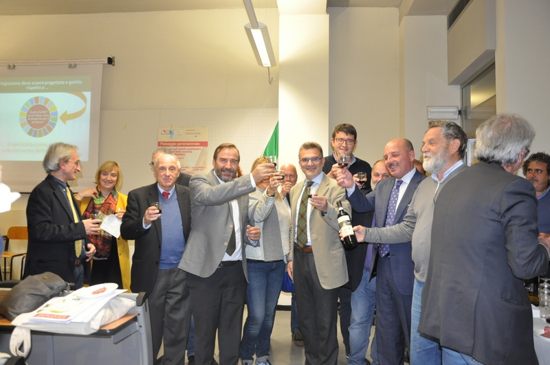 Brindisi al termine del Convegno  [FOTO di Andrea Camarlinghi].