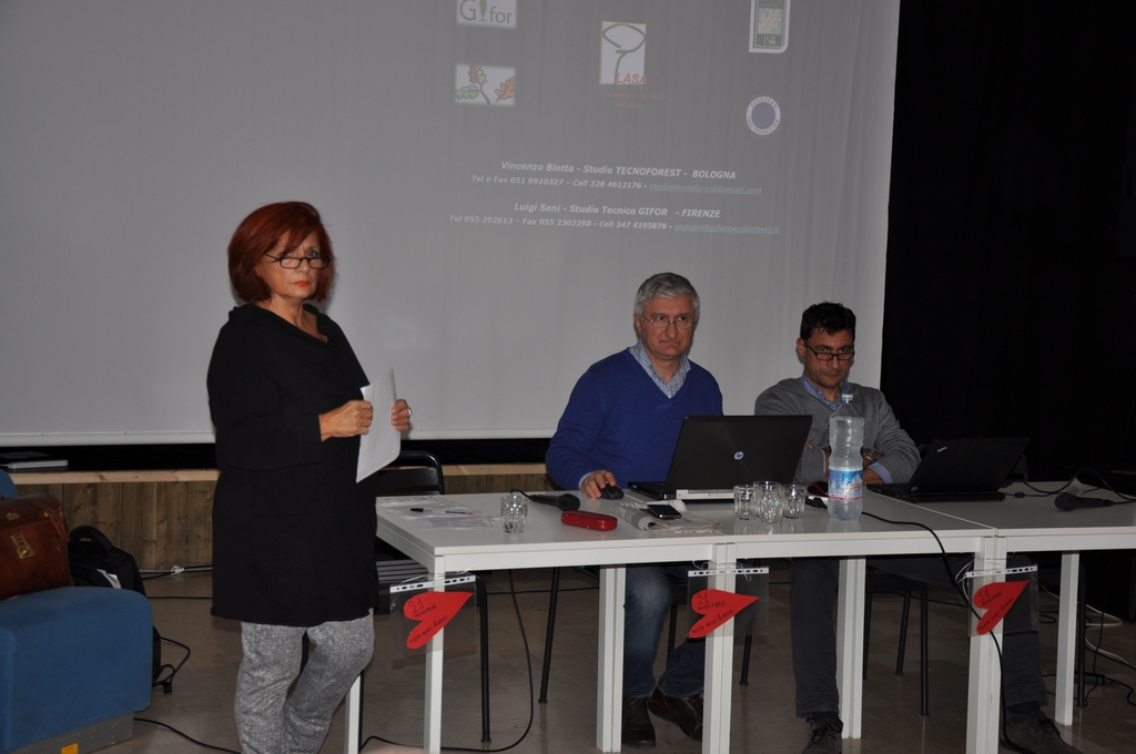 Introduzione all incontro pubblico da parte di Flavia Gamberini, Responsabile Comitato Tigli Pieve di Cento [Foto di Mirella Zitti].