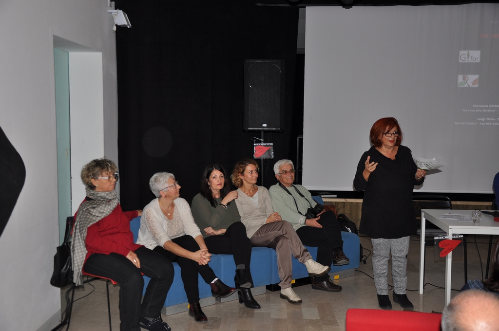 Introduzione all incontro pubblico da parte di Flavia Gamberini, Responsabile Comitato Tigli Pieve di Cento [Foto di Mirella Zitti].