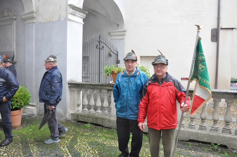 Omaggio ai caduti della Grande guerra da parte degli Alpini.