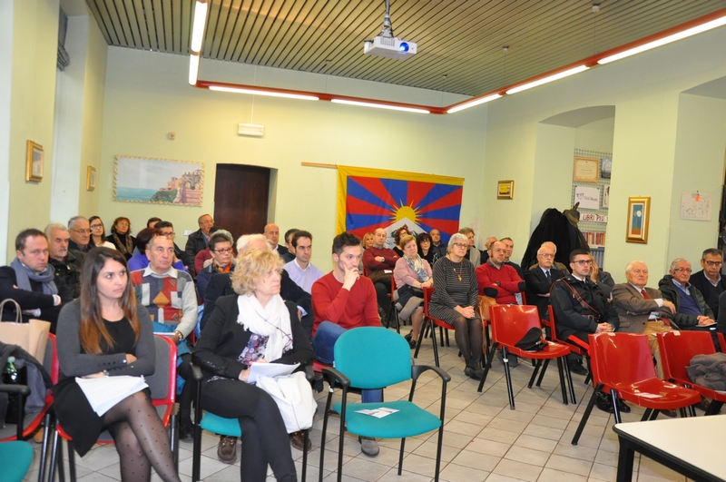 Veduta del folto ed interessato pubblico al Convegno su "I Parchi della Rimembranza di Cavallermaggiore e della Provincia di Cuneo" [Mirella Zitti].