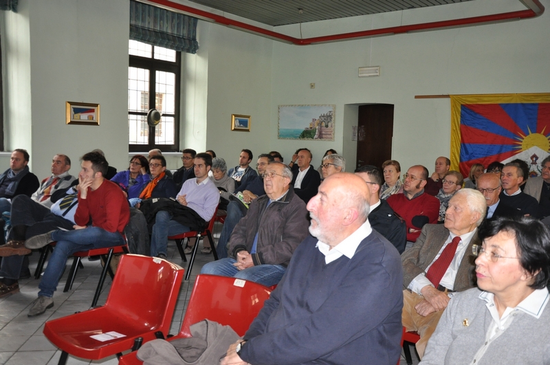 Veduta del folto ed interessato pubblico al Convegno su "I Parchi della Rimembranza di Cavallermaggiore e della Provincia di Cuneo" [Mirella Zitti].