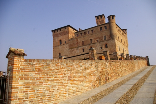 Veduta del bellissimo Castello di Grinzane Cavour, sede del Convegno su "Gestione agronomicamente sostenibile ed innovativa dei territori a vocazione vitivinicola delle aree UNESCO di Langhe-Roero e Monferrato".