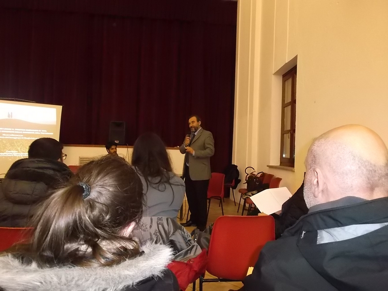 Relazione del Prof. Marco Devecchi - Presidente dell Osservatorio del Paesaggio per il Monferrato e l Astigiano su "Come tutelare per legge il proprio paesaggio di vita quotidiana: esperienze concrete delle comunità dell Astigiano" [Foto di Bruno Corniglia].