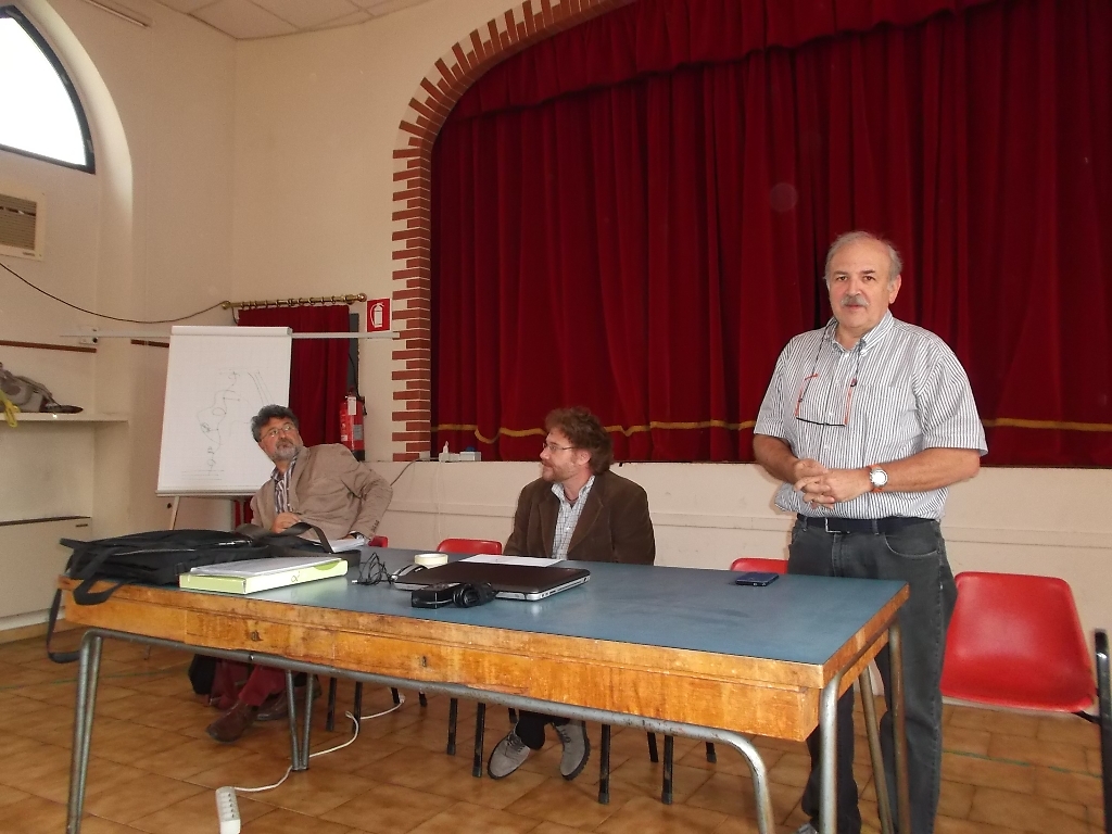 Avvio dei lavori dell Incontro di progettazione partecipata del Progetto "Una Porta sul Monferrato degli Infernot" da parte del Vicesindaco Piero Longo del Comune di Fubine [Foto di Silvio Garlasco].